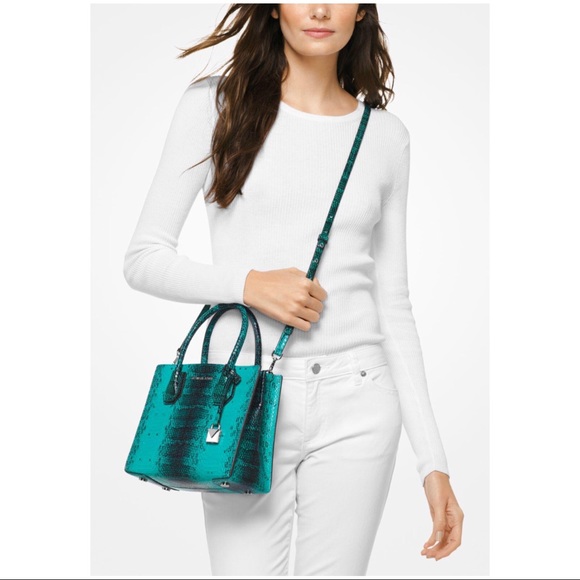 MICHAEL KORS Mercer Embossed Med Messenger - Picture 7 of 7